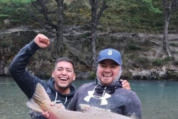 El relato del camionero que pescó un salmón de 33 kilos en la Patagonia